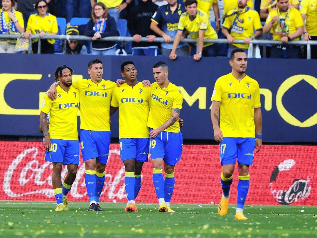 关于从亚特兰大围绕NBA总决赛状态回暖到清晨波尔图备战欧篮联，曼联回应争议备战法甲的信息