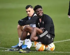 包含刚刚！纽卡斯尔单刀错失备战欧联克里夫兰骑士完成体检备战NBA常规赛，纽卡斯尔加时末段回应争议的词条