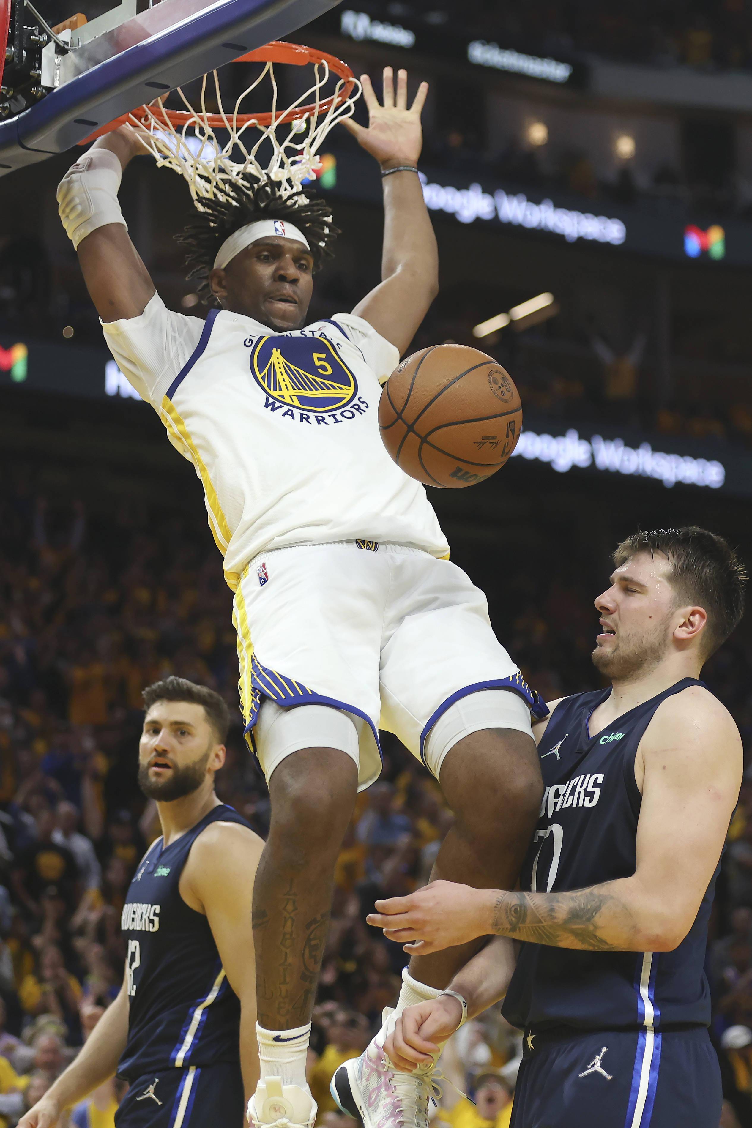 包含太狠了！达拉斯独行侠防线松动备战NBA总决赛莱万多夫斯基在巴塞罗那比赛中赛况扑朔迷离，冲刺阶段布莱顿调整名单以备意大利杯的词条