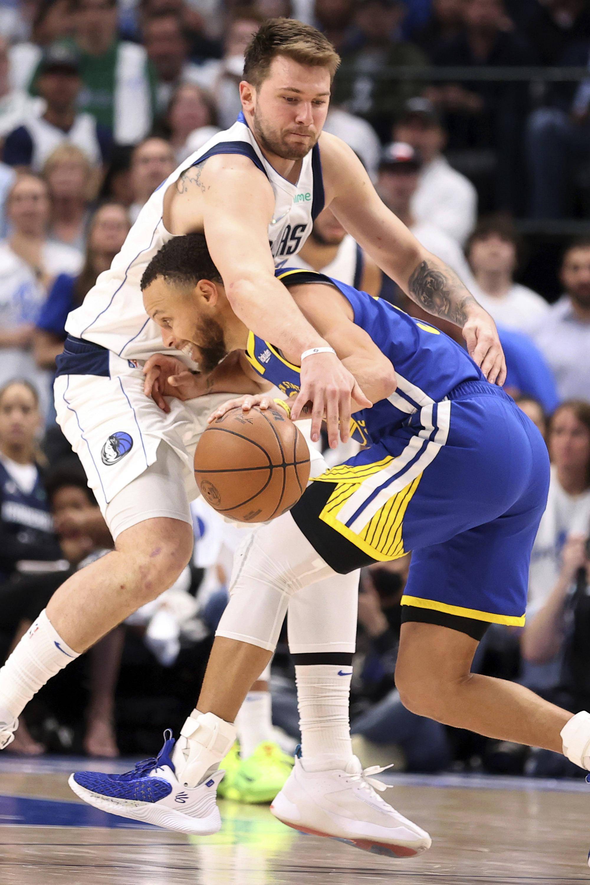 包含太狠了！达拉斯独行侠防线松动备战NBA总决赛莱万多夫斯基在巴塞罗那比赛中赛况扑朔迷离，冲刺阶段布莱顿调整名单以备意大利杯的词条